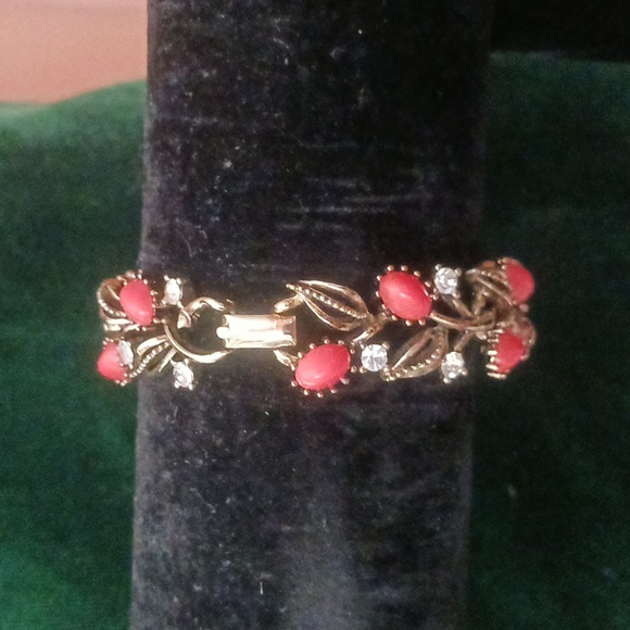 Earrings = Lisner   Bracelet = Lisner  Necklace = Kramer? 3 Piece Jewelry Set - Picture 7 of 8